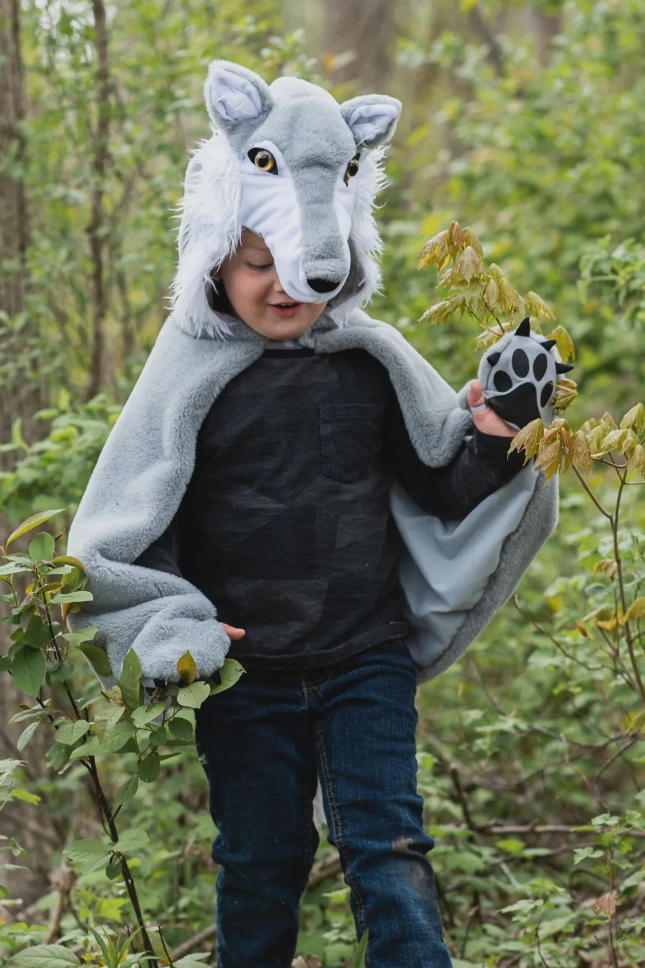 WOODLAND WOLF CAPE 4/6